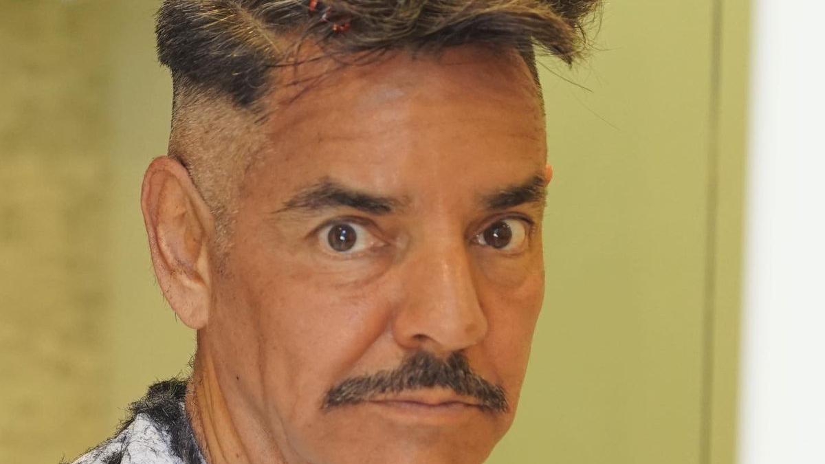 Eugenio Derbez se burla de sí mismo y presume su horripilante corte de pelo