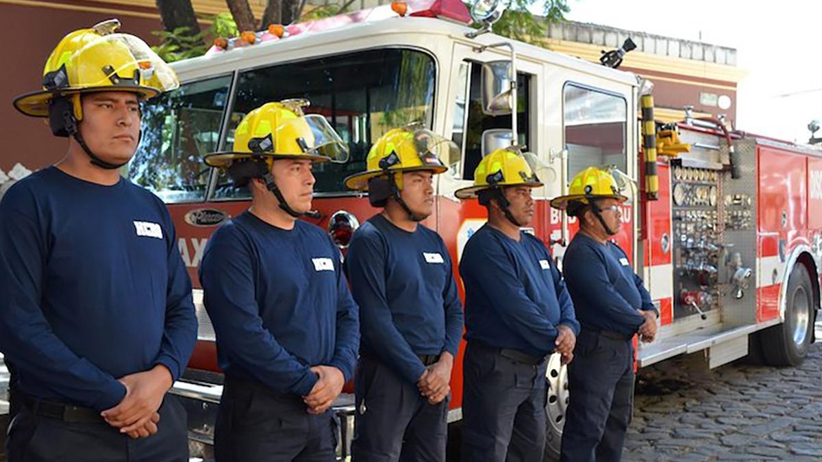 Sheinbaum anuncia 115 mdp para uniformes y equipamiento del Heroico Cuerpo de Bomberos