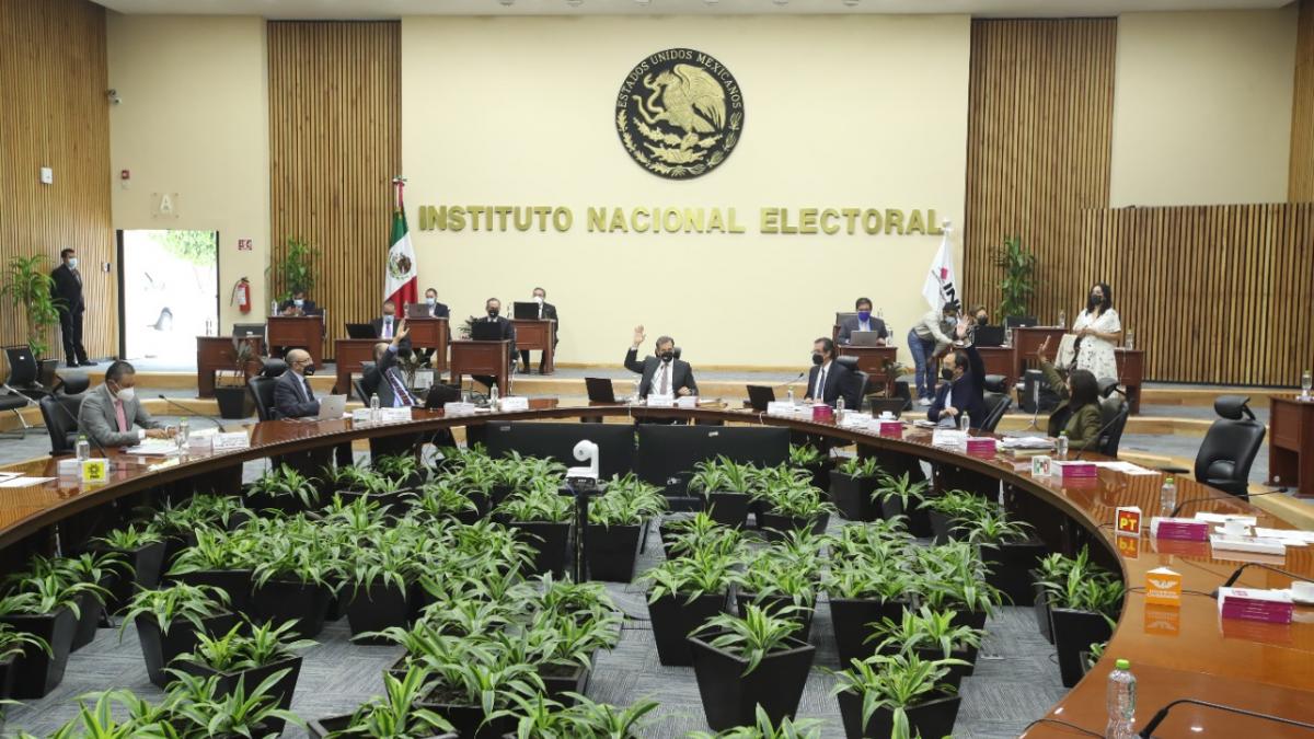 INE niega medidas cautelares contra Morena por uso de imagen de AMLO