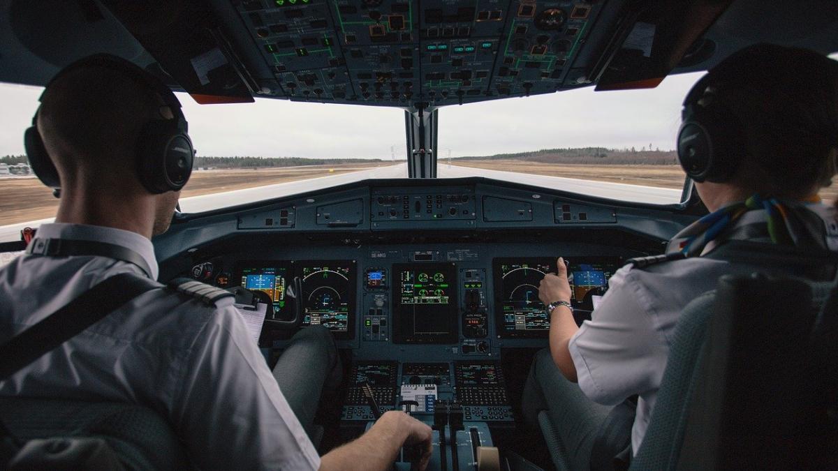 Pilotos se quedan dormidos en pleno vuelo y se pasan del lugar de destino