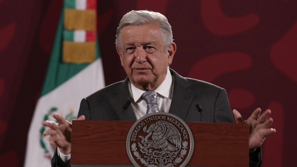 AMLO defiende plan de estudios de bachillerato