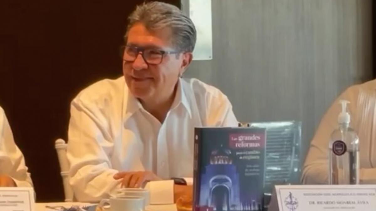 Monreal descarta ir por CDMX; advierte que no declinará en su aspiración presidencial