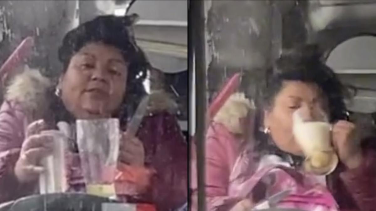 Mujer es captada en VIDEO preparándose una michelada en el transporte público; se vuelve viral en redes