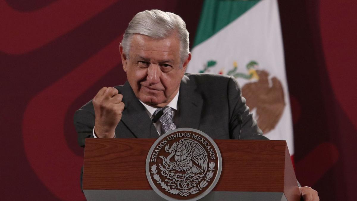 AMLO aparece en la mañanera con la voz ronca