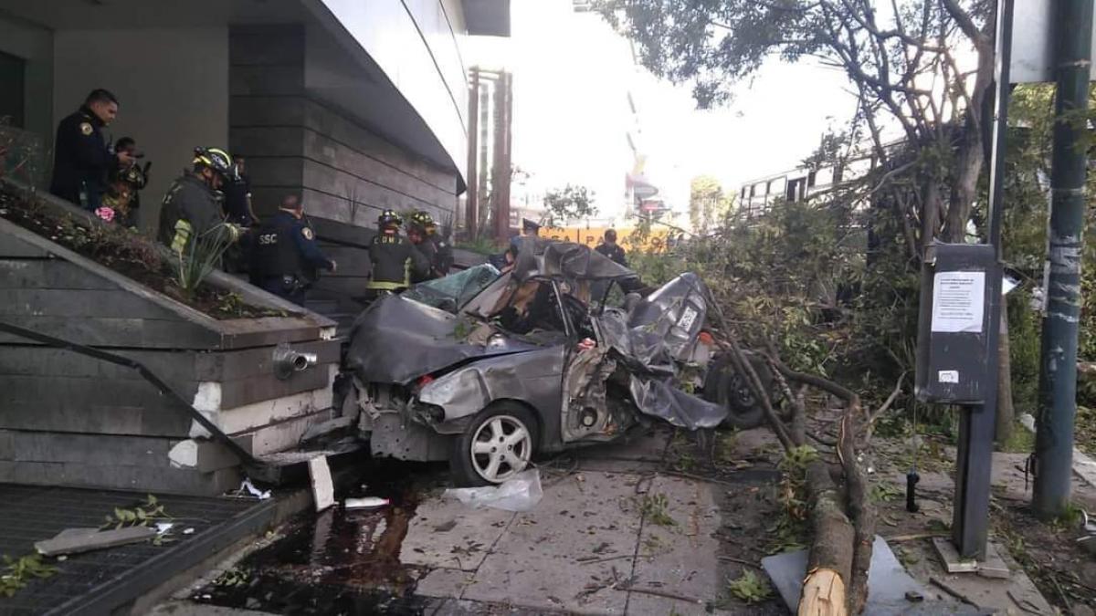 Choque entre camión y vehículos deja un muerto y tres heridos en Cuajimalpa