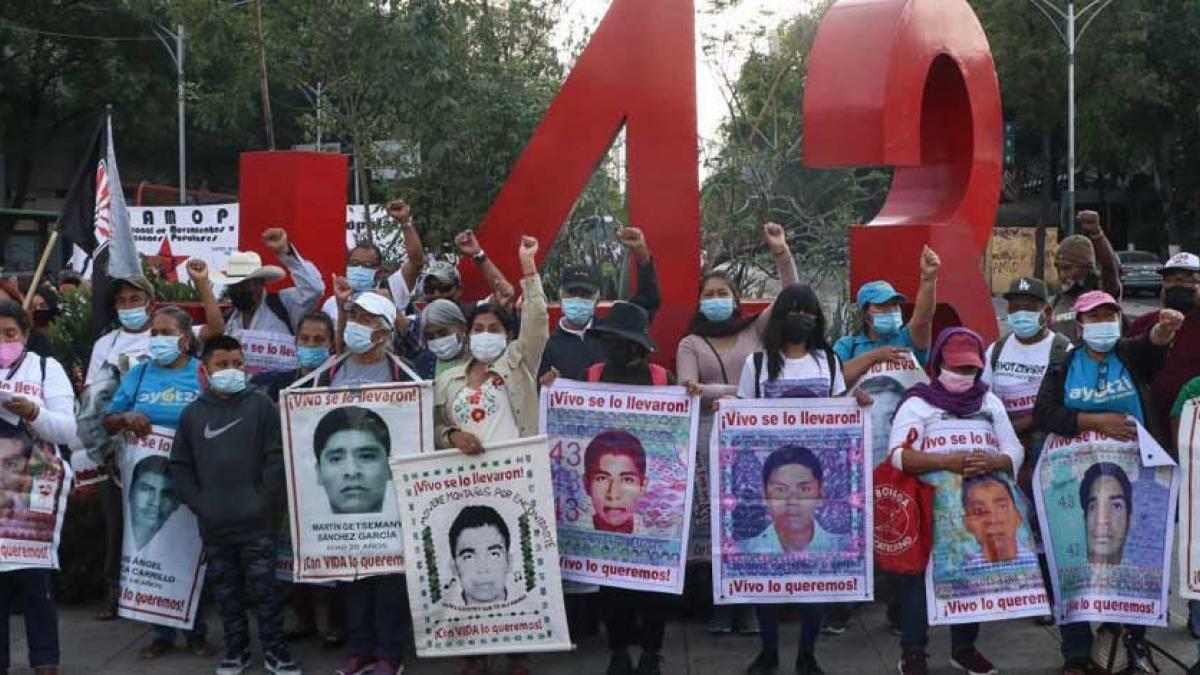 Padres de los 43 normalistas de Ayotzinapa fijarán posicionamientos este viernes