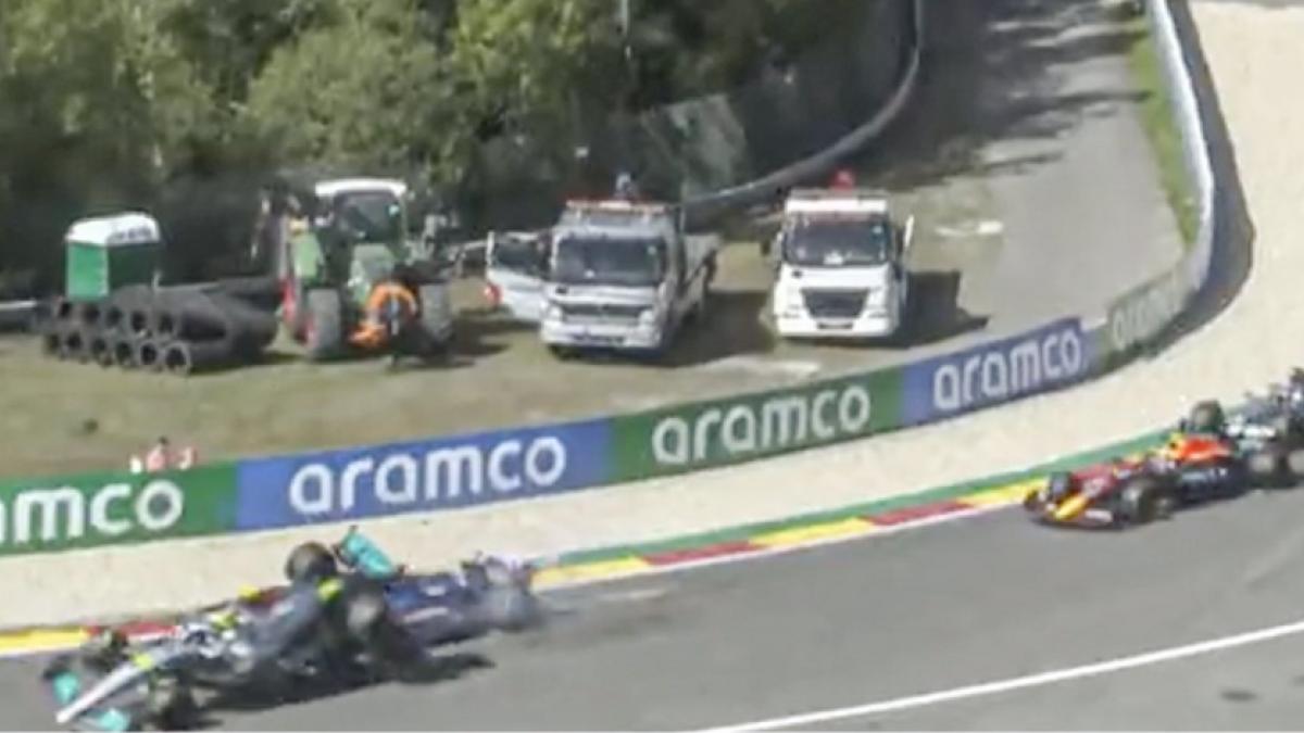 F1 | VIDEO: Así fue el accidente entre Fernando Alonso y Lewis Hamilton en el GP de Bélgica; “es un idi…”