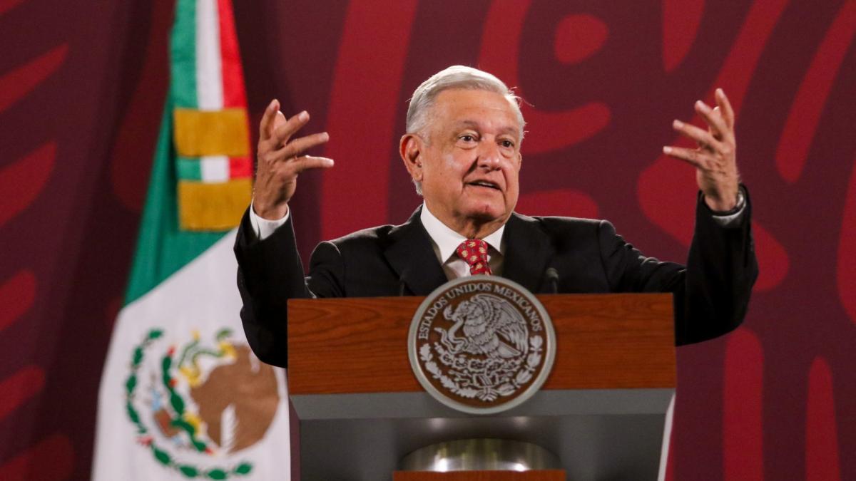 AMLO critica deshonestidad de jueces y FGR