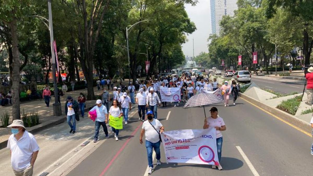 Familiares de desaparecidos se manifiestan en el Paseo de la Reforma