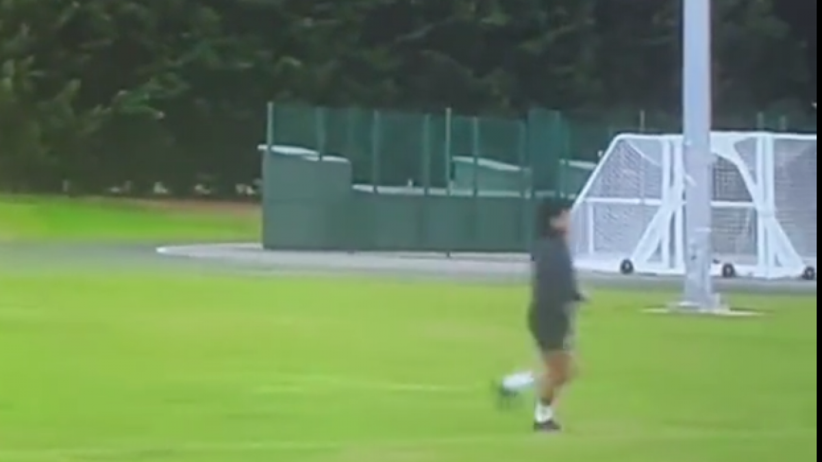 VIDEO: ¡Impresionante! "Fantasma" de Diego Maradona aparece en un entrenamiento y se hace viral