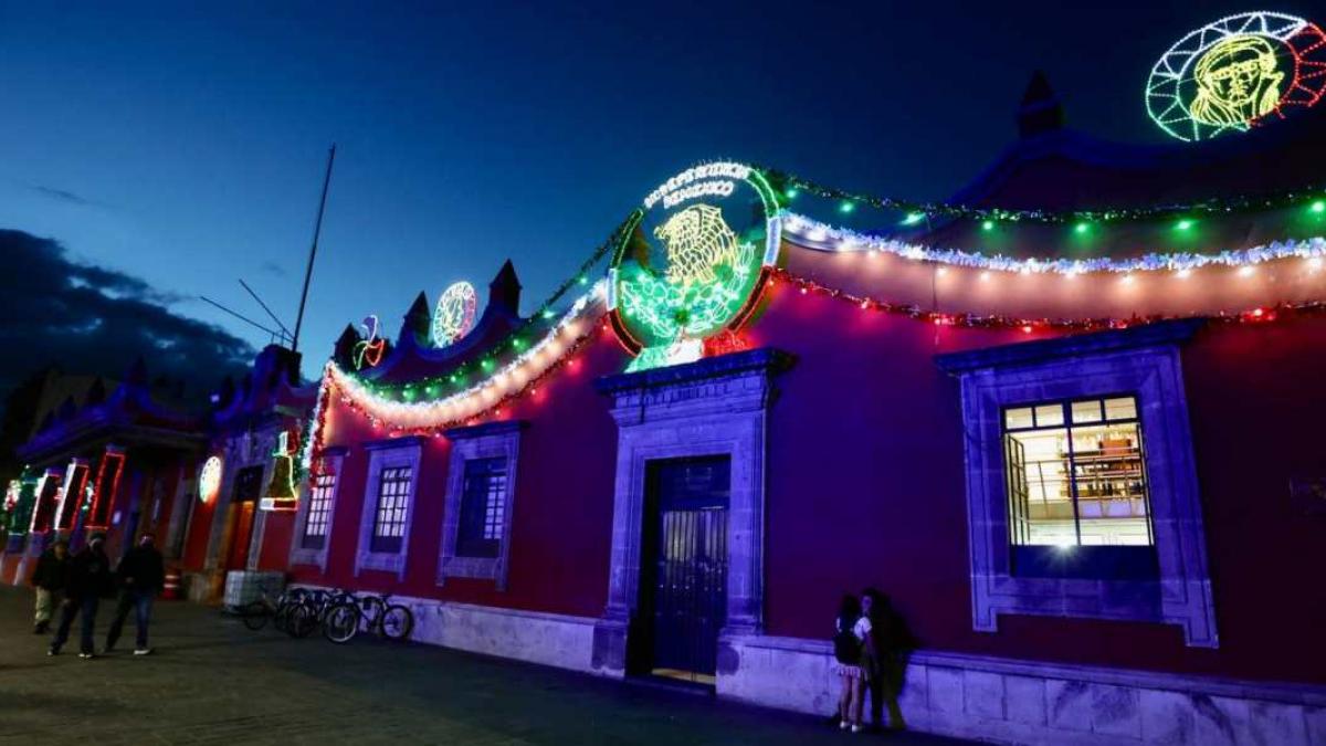 Iluminan de Palacio de Cortés con motivo de las fiestas patrias