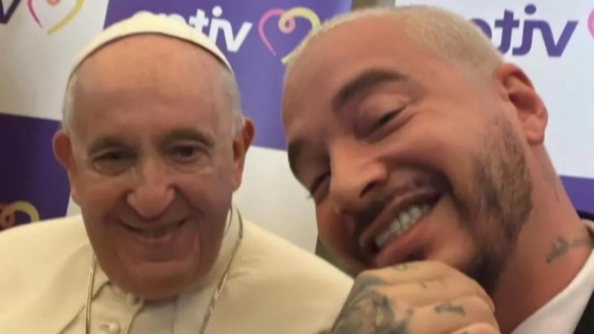 J Balvin se reúne con el Papa Francisco y muestra su "flow latino"; así le responde el Pontífice (VIDEO)