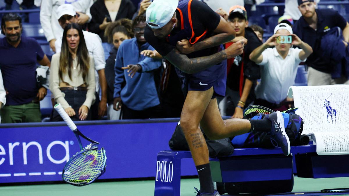 ¡Escándalo! Nick Kyrgios rompe sus raquetas tras quedar eliminado del US Open (VIDEO)