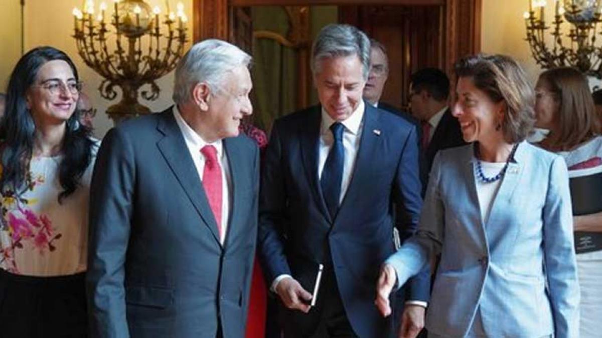 AMLO recibe a comitiva de EU en Palacio Nacional para abordar tema migratorio