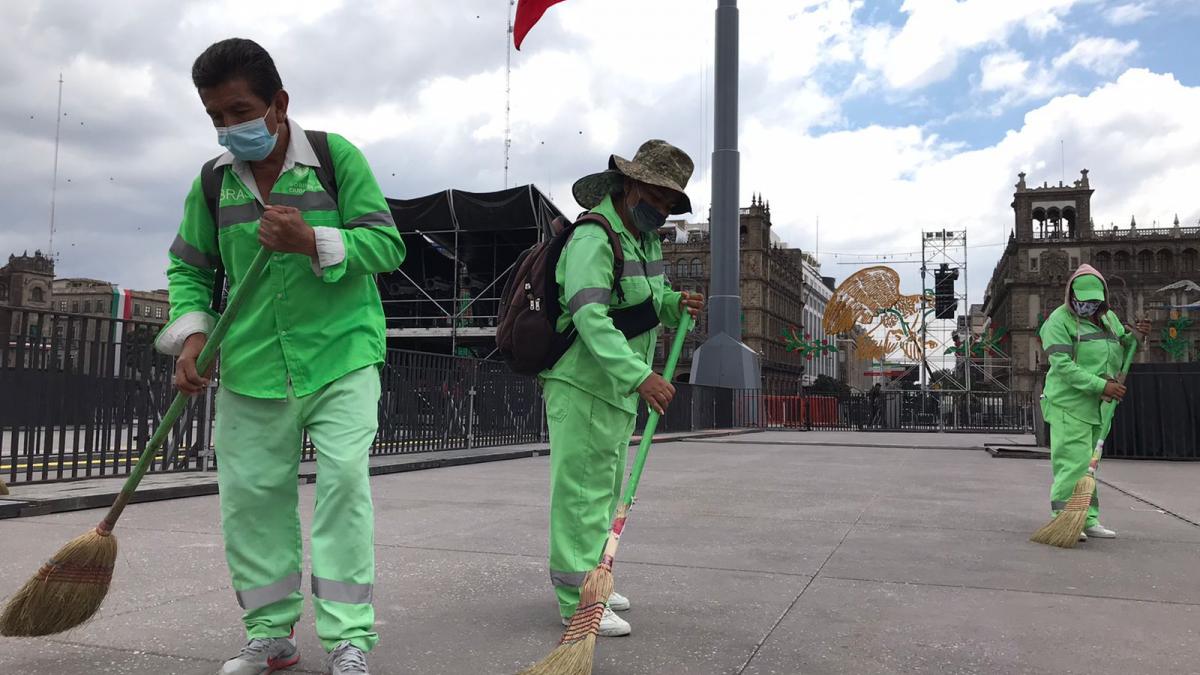 Con operativo de limpieza, alistan Zócalo para el Grito de Independencia y Desfile Militar