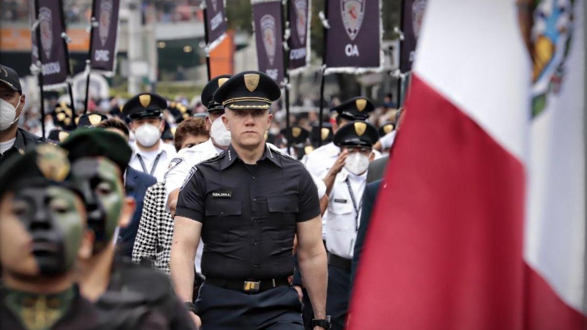 Adrián Rubalcava encabeza desfile cívico por el 212 aniversario de la Independencia