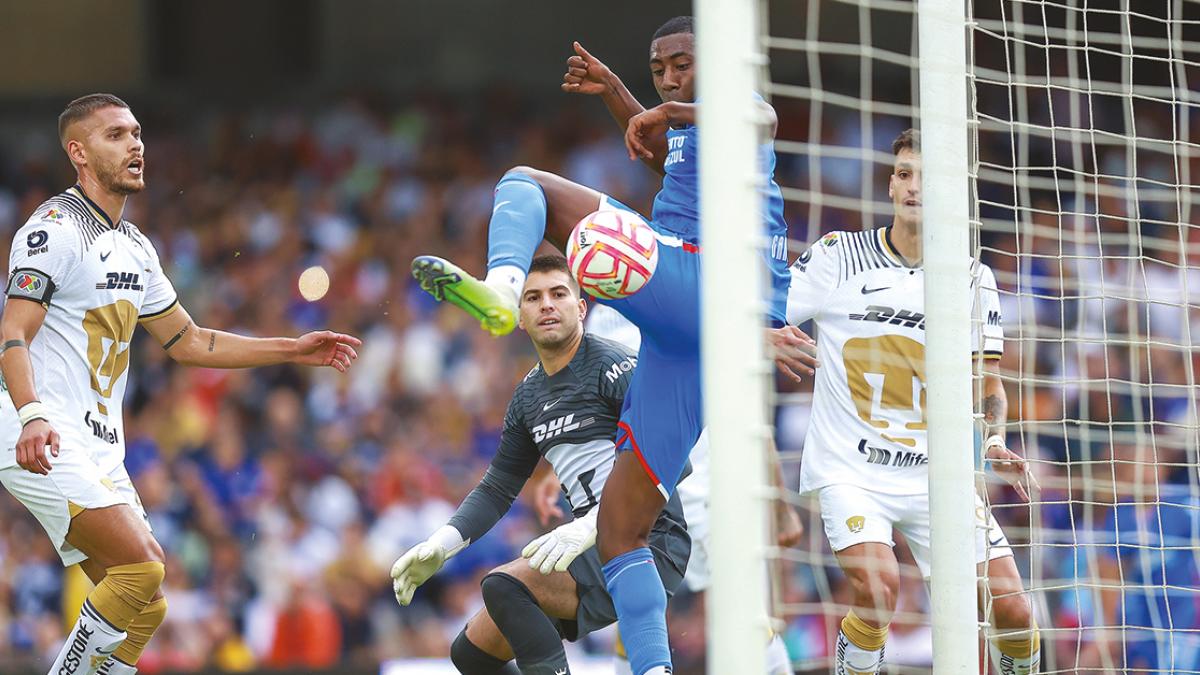 Cruz Azul vence a Pumas en CU y lo pone contra las cuerdas