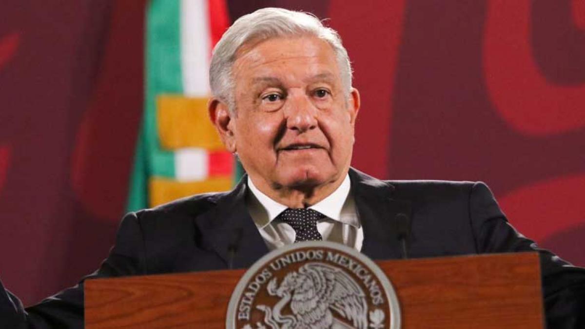 Gobierno analiza si el Ejército puede tener una aerolínea, confirma AMLO