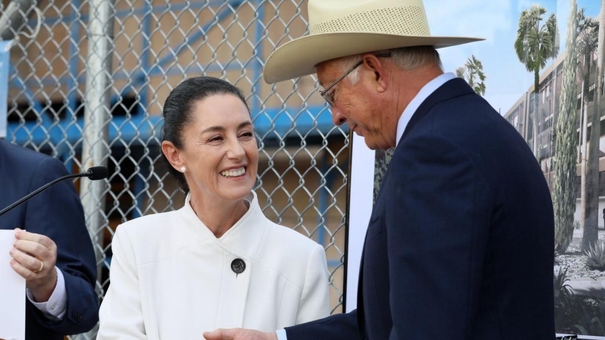 Ken Salazar llama "presidenta" a Sheinbaum por error, luego rectifica