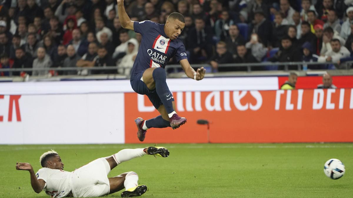 Mbappé rechaza tomarse fotos con Francia