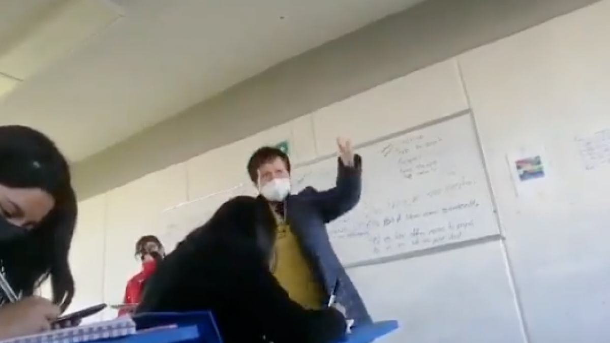 Captan a maestra de Puebla insultando a sus alumnos: "Retrasados mentales" (VIDEO)