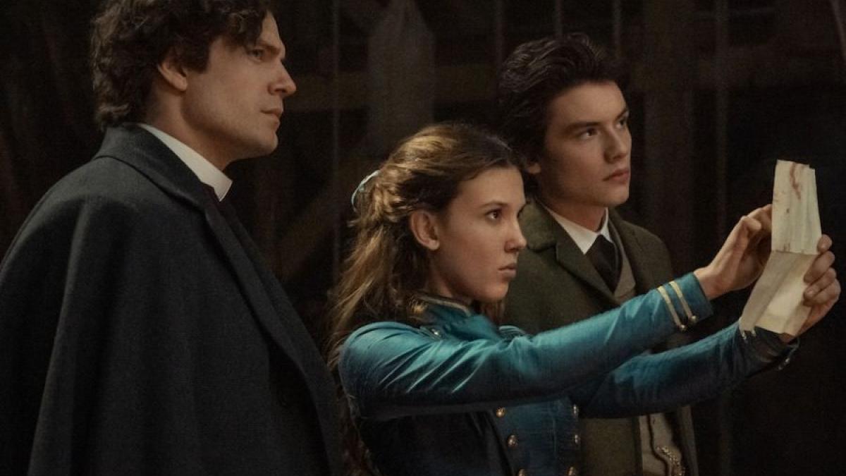 Enola Holmes 2: Millie Bobby Brown y Henry Cavill protagonizan el frenético tráiler