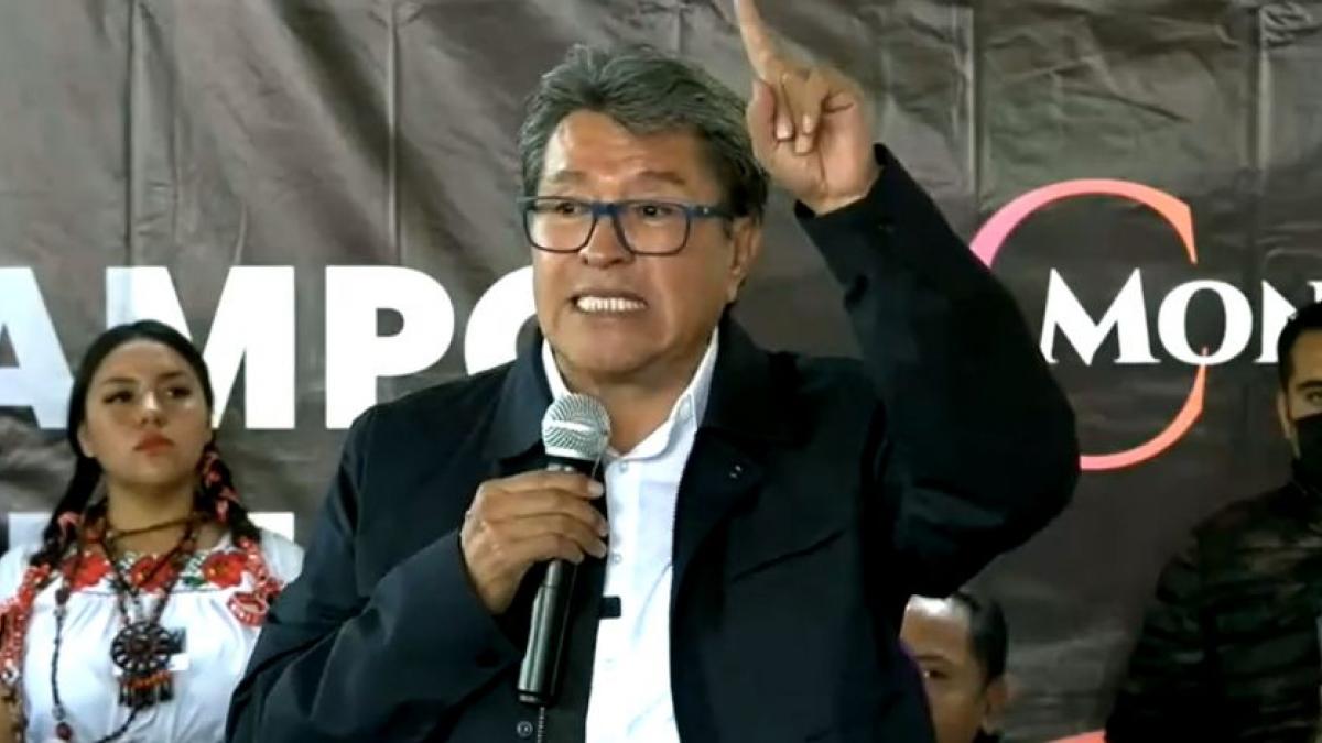 Monreal arriba en trajinera a Xochimilco; le gritan "presidente" y reitera su aspiración presidencial