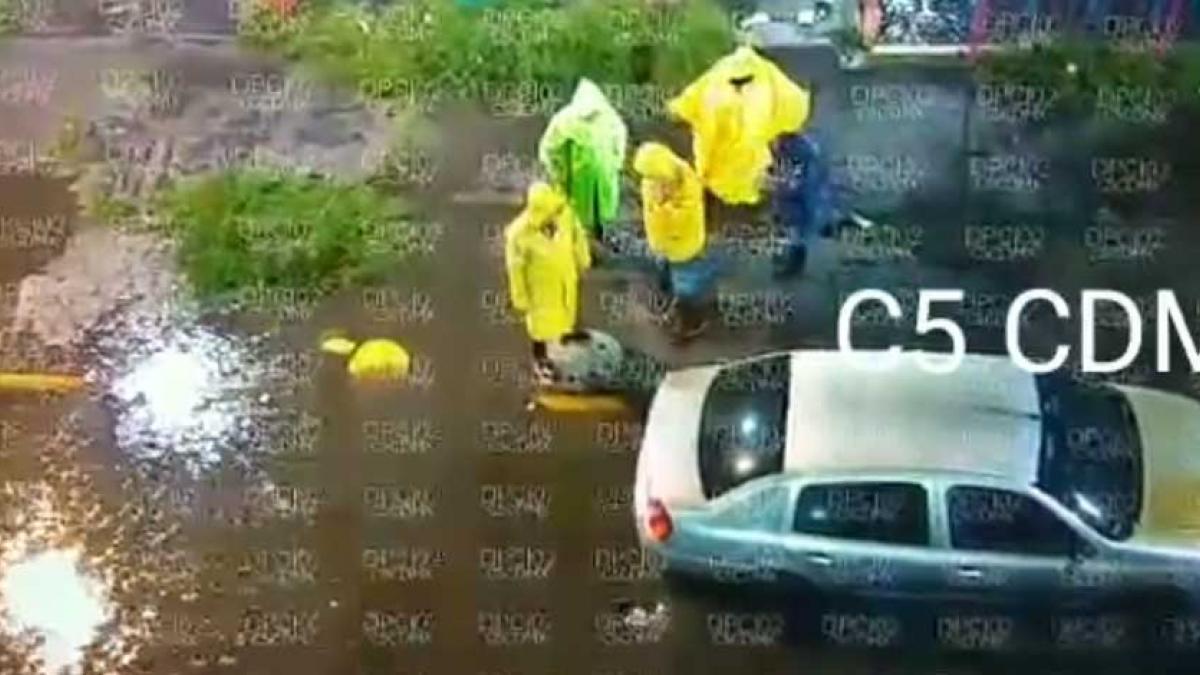 Lluvias provocan encharcamientos y problemas viales en la CDMX