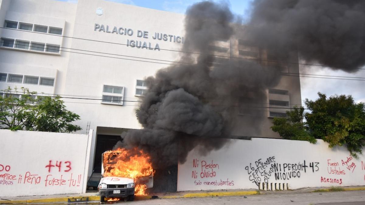 Ahora atacan Palacio de Justicia