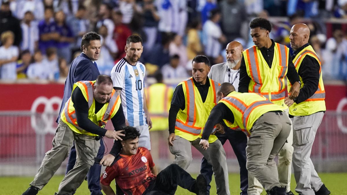 El VIDEO que todos esperaban; aficionado graba lo cerca que estuvo de Lionel Messi y como fue derribado por la policía