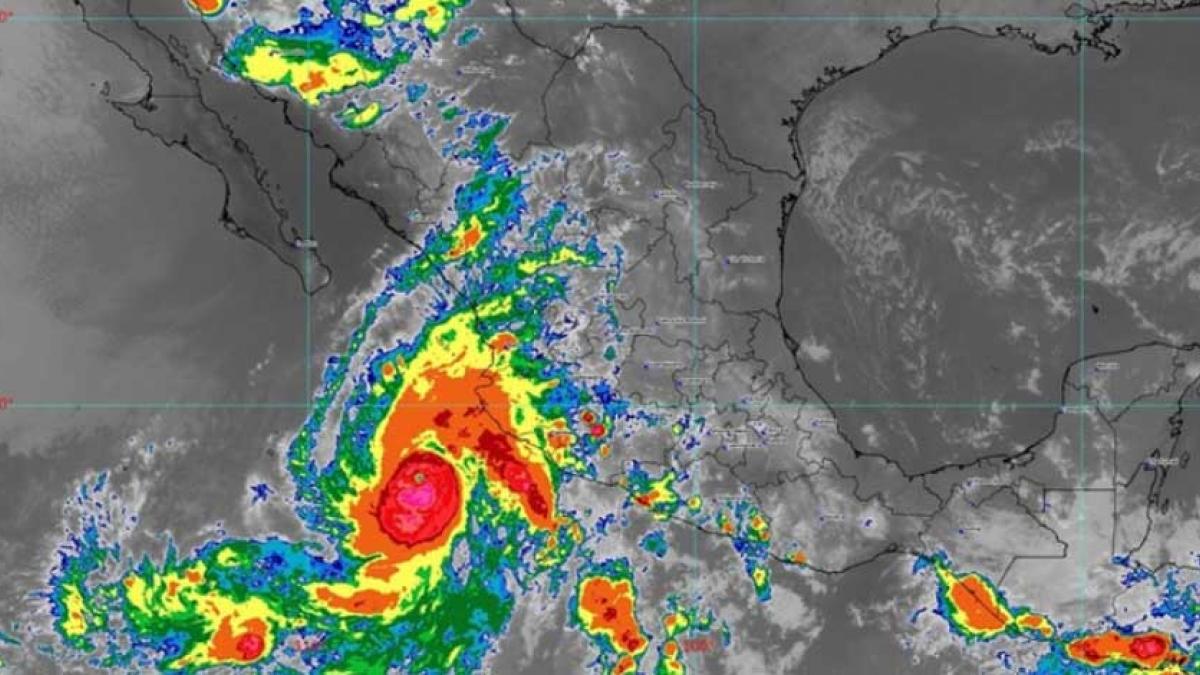 "Orlene" se intensifica a huracán categoría 2 frente a las costas de Jalisco