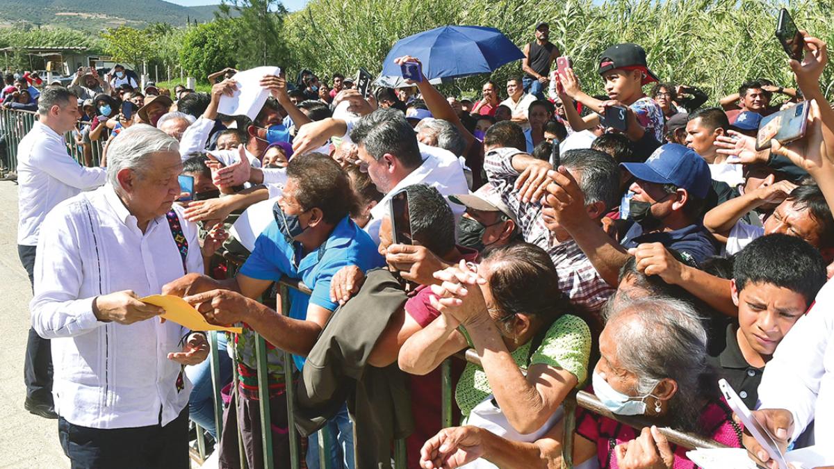 Afecto de ida y vuelta, la mejor medicina: AMLO