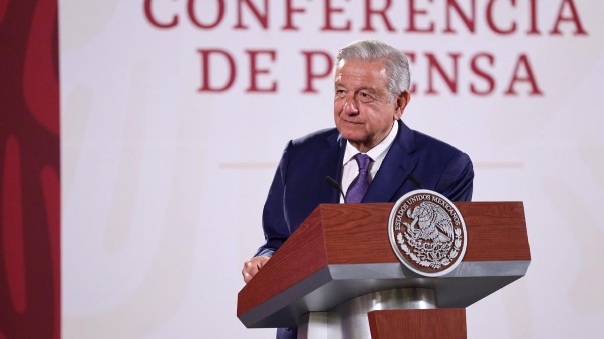 Apagón en Palacio Nacional mientras se lleva a cabo conferencia de AMLO