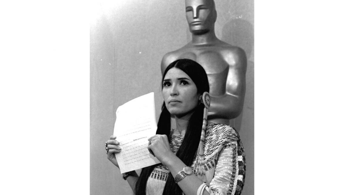 Muere a los 75 años Sacheen Littlefeather, activista que rechazó el Oscar de Marlon Brando