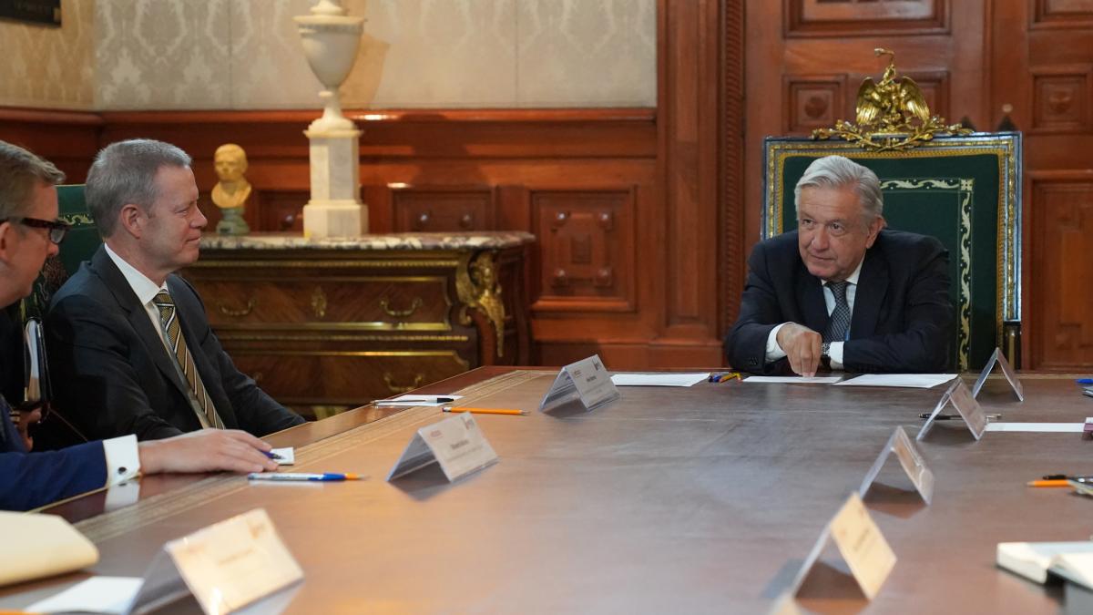 Directivos de la empresa 3M se reúnen con AMLO en Palacio Nacional