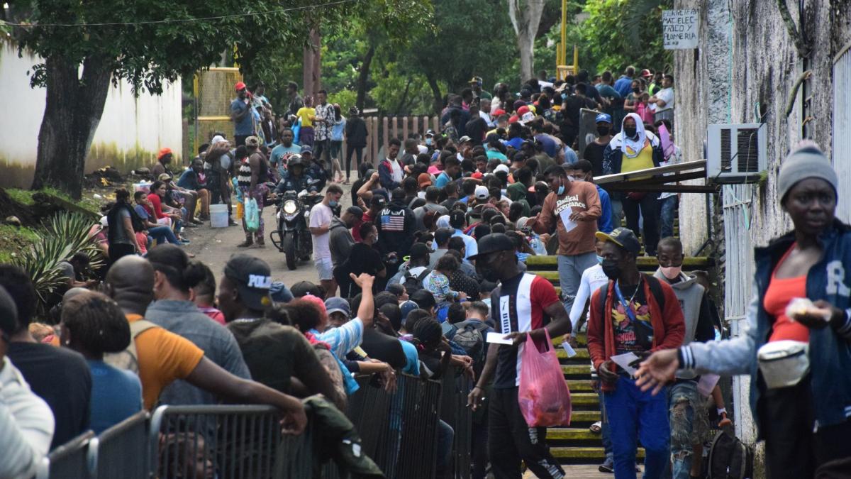 Reportan a su máxima capacidad estación migratoria Siglo XXI en Chiapas