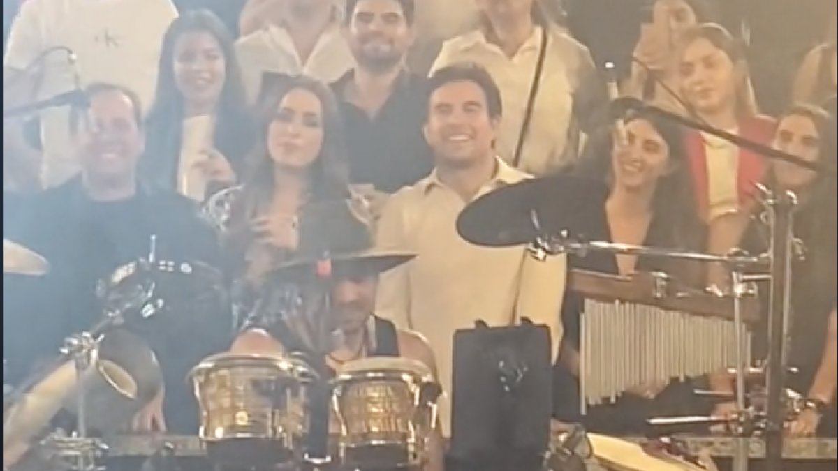 VIDEO: Checo Pérez recibe gran ovación de la gente durante concierto de Carlos Rivera