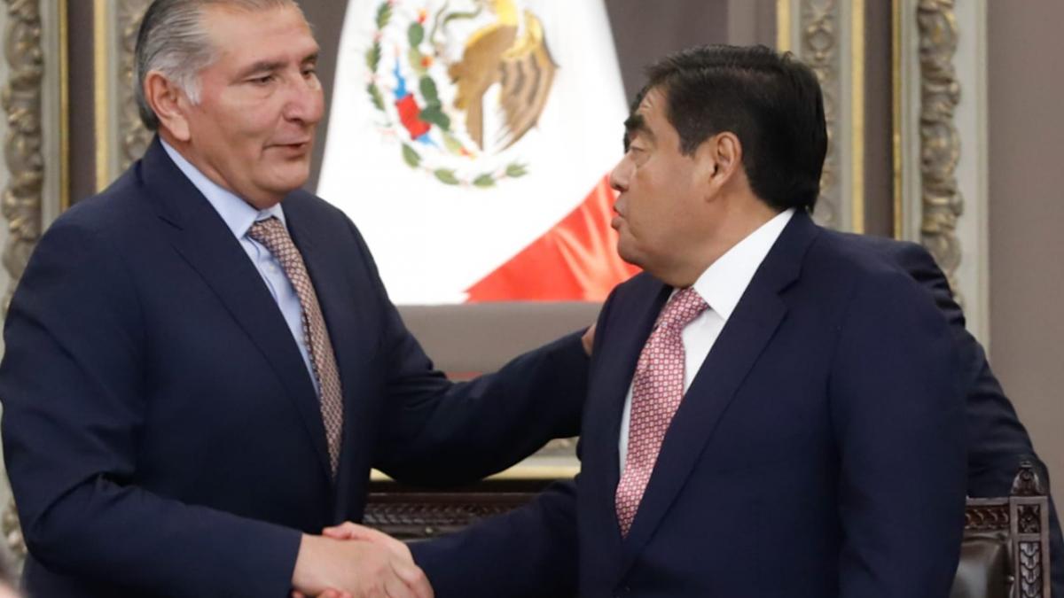 Busca aval en Congreso de Puebla; reconoce a Barbosa