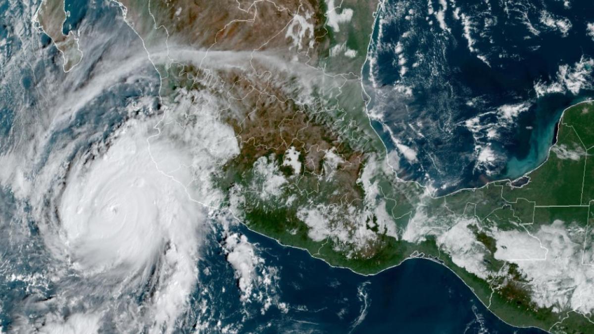 Huracán "Roslyn" se intensifica a categoría 4 frente a costas de Jalisco y Nayarit