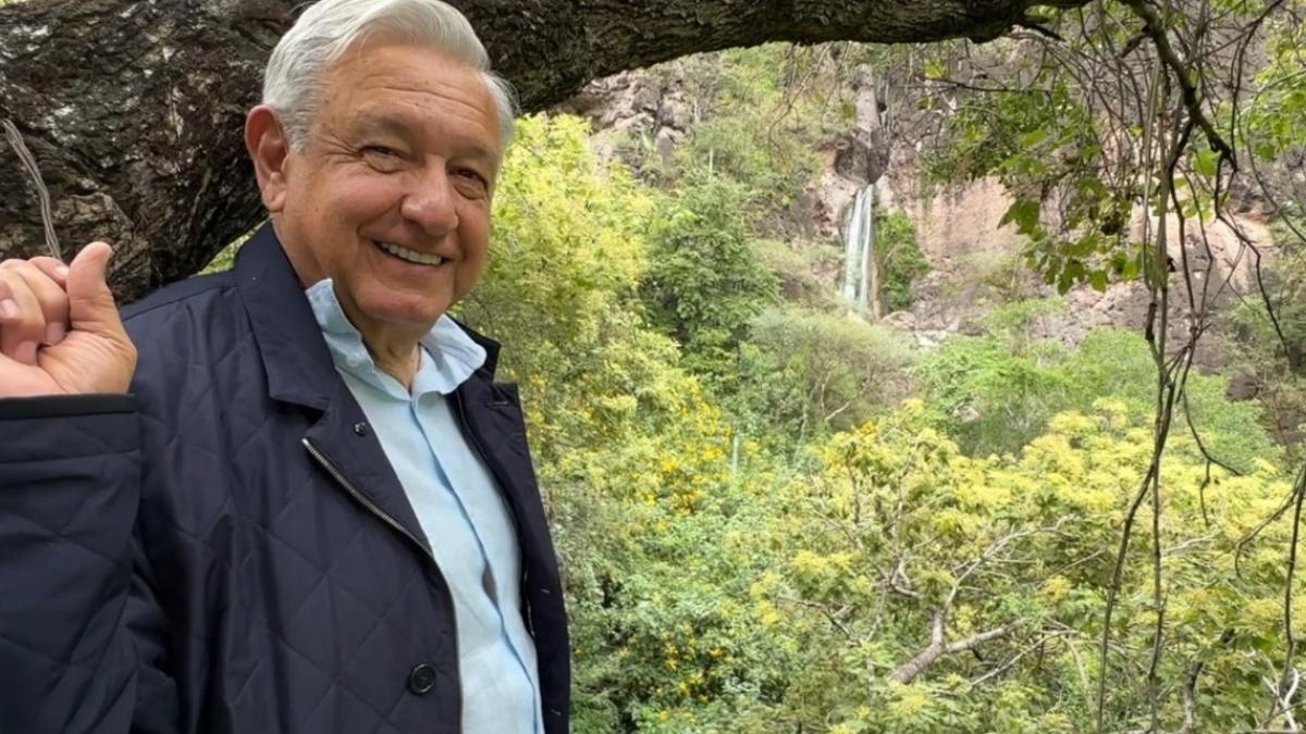 Naturaleza "cura el alma", asegura AMLO en visita a Olinalá, Guerrero