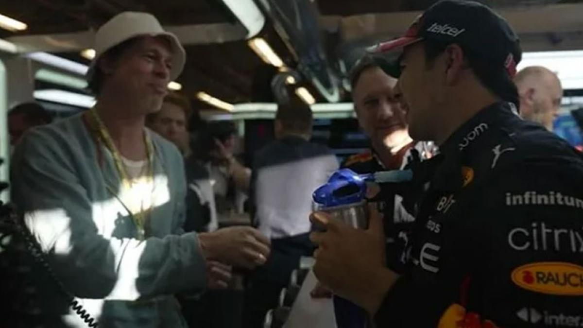 “Es un gusto conocerte, es genial verte correr”, dice Brad Pitt al saludar a Checo Pérez durante las prácticas del GP de EU