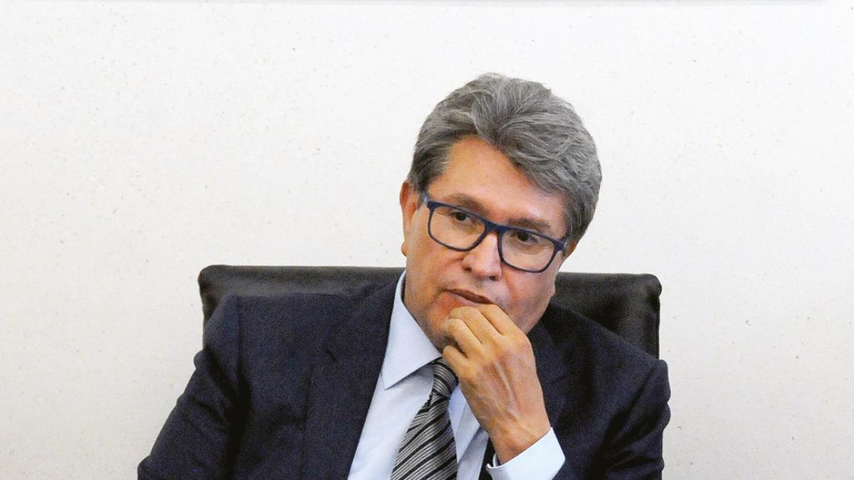 Periodo extra, valora Monreal; el Senado chorrea pendientes