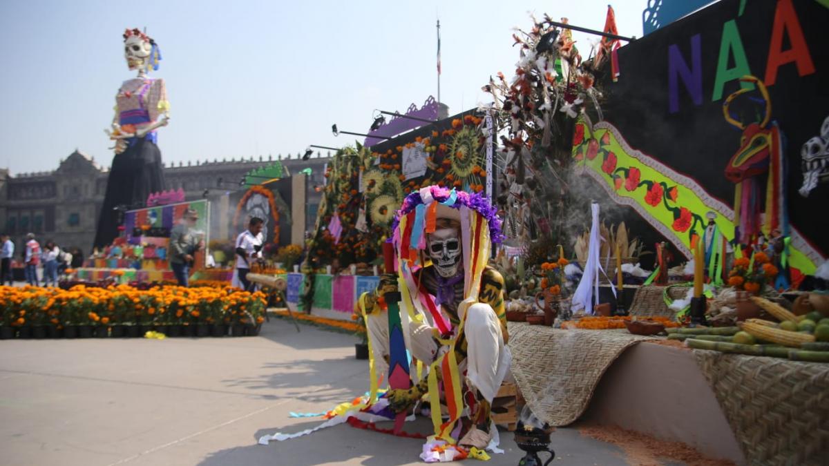 Inauguran Ofrenda Monumental en el Zócalo; cuenta con la representación de los 32 estados