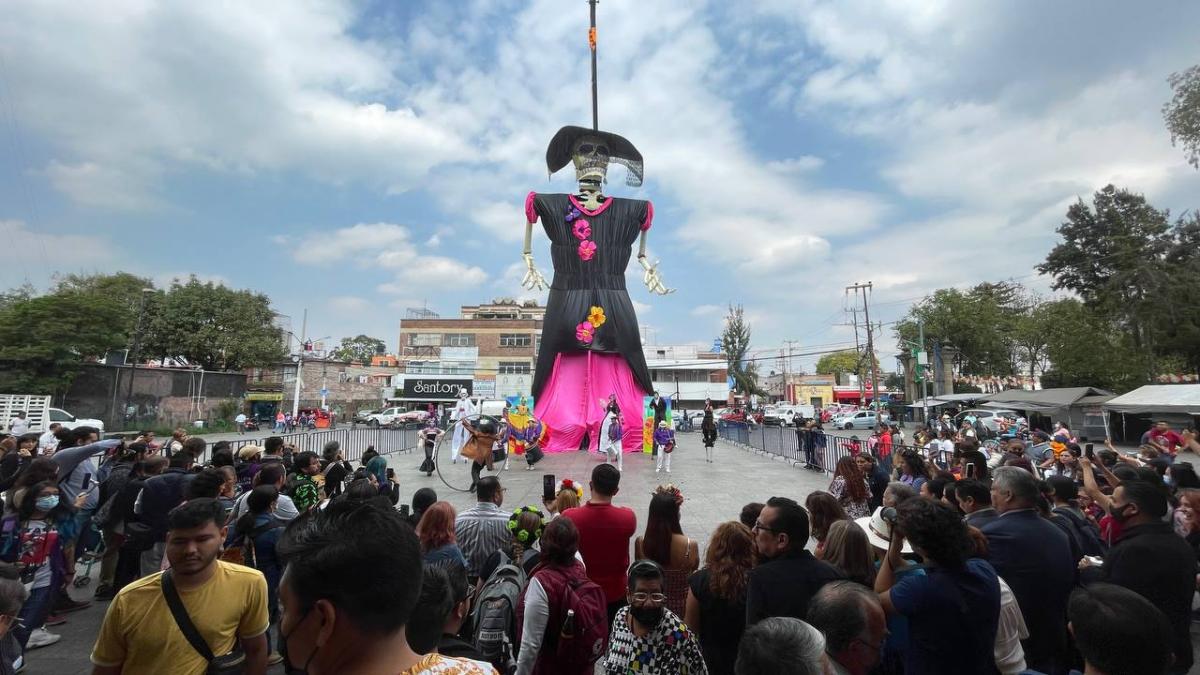 Dia de Muertos en CDMX: Colocan catrina de 28 metros de altura en Iztapalapa