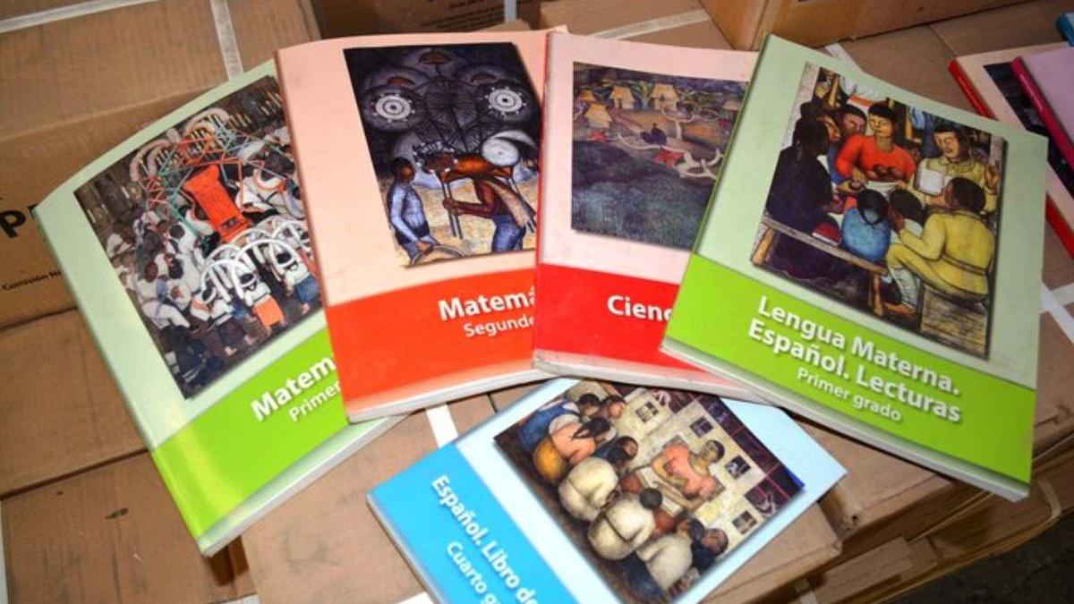 Nuevos libros de la SEP no dejarán de distribuirse pese a críticas, afirma AMLO