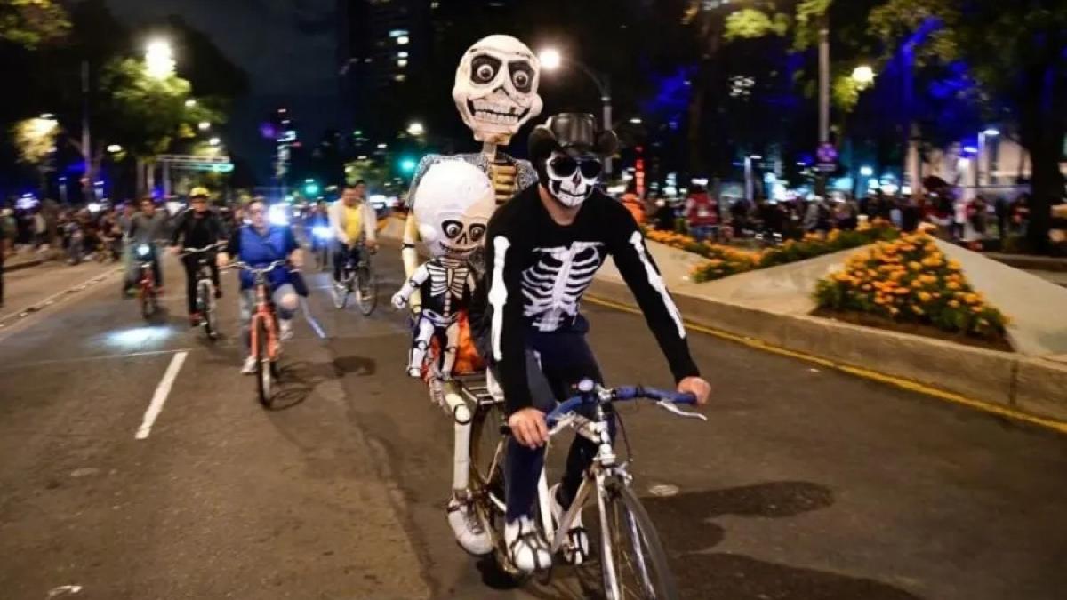 ¡No Te Lo Pierdas! Paseo Nocturno Muévete En Bici En CDMX Con Motivo ...