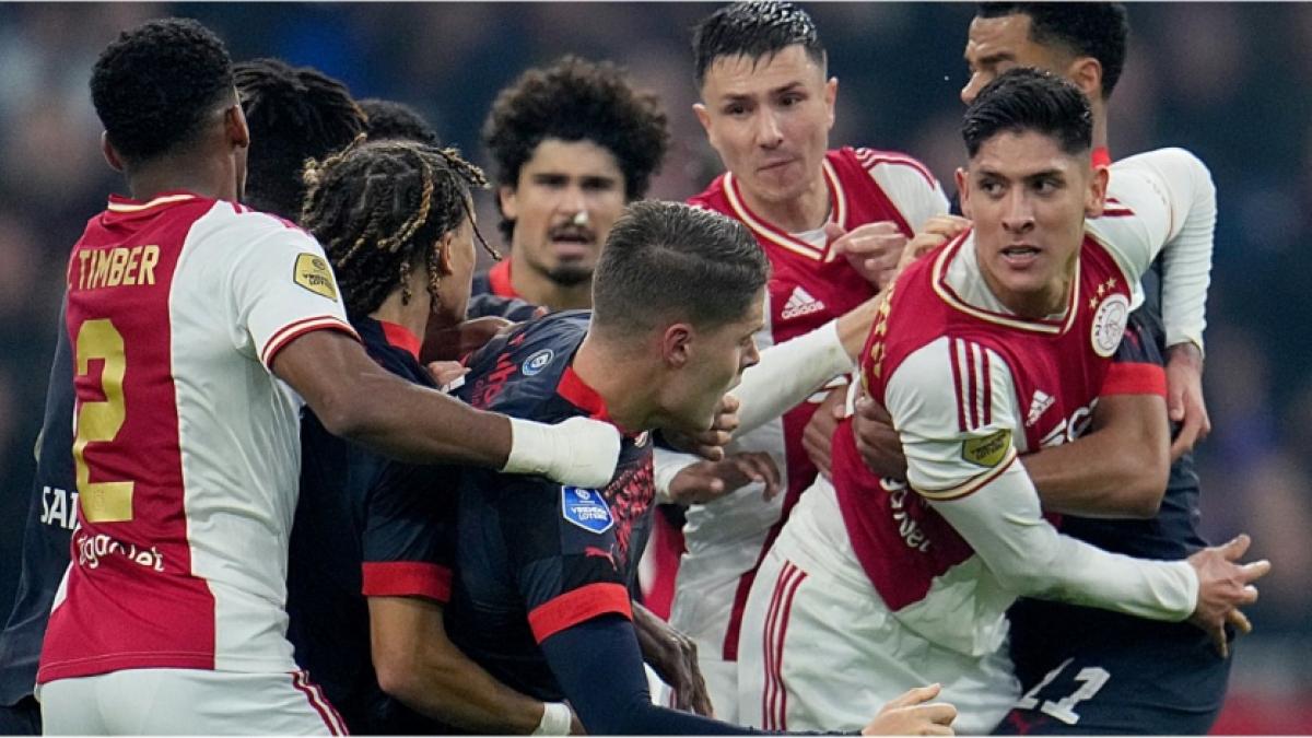 AJAX| VIDEO: Edson Álvarez explota e inicia pelea con jugadores del PSV en el Clásico de Países Bajos