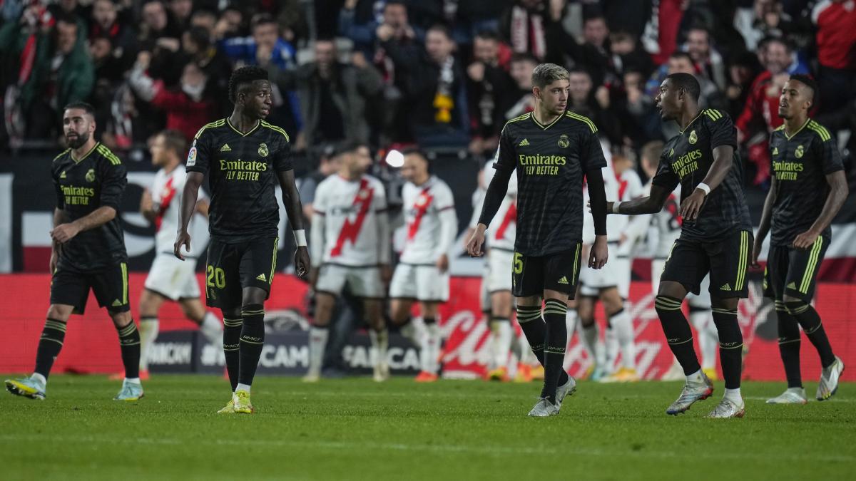 El Real Madrid pierde ante el Rayo Vallecano y el Barcelona queda líder en España