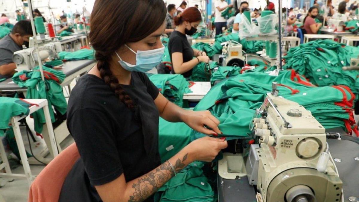 Maquiladora de Irapuato fabricará uniformes mundialistas de México y  Argentina