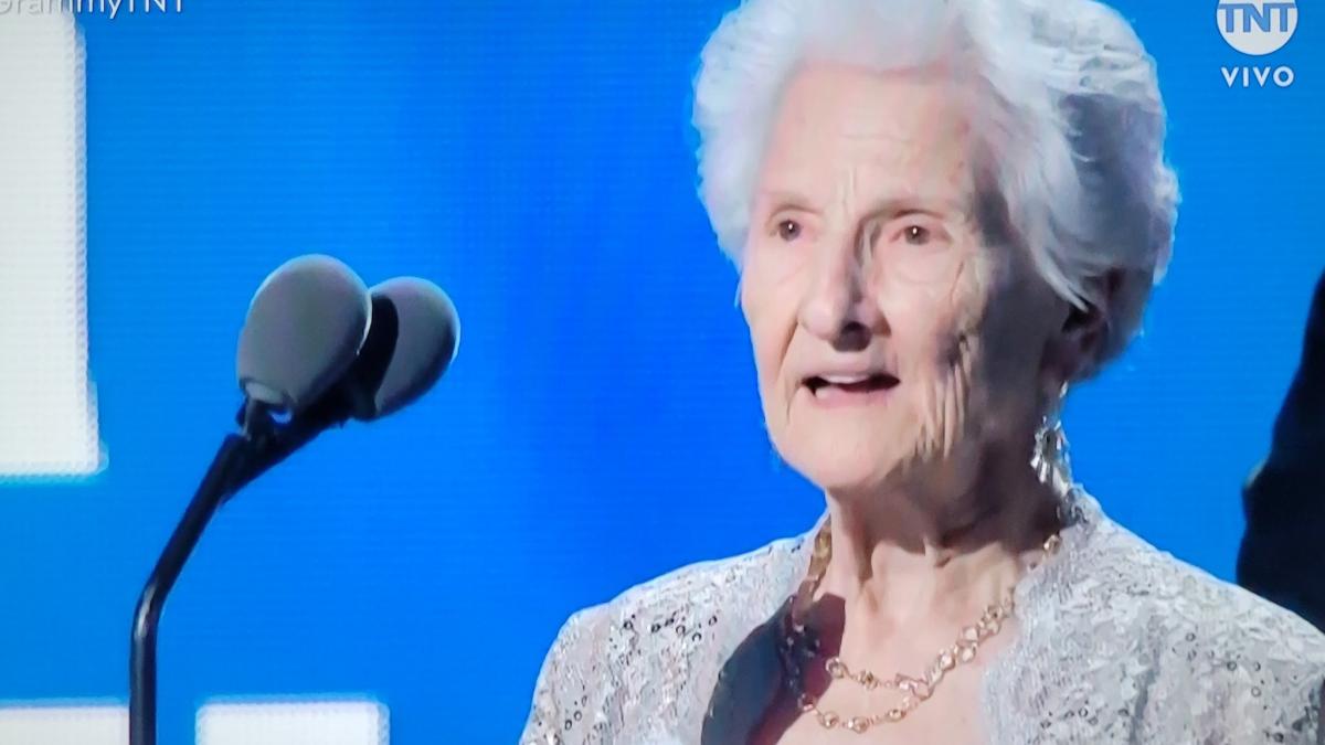 Latin Grammy 2022: ¿Quién es Ángela Álvarez, cantante de 95 años que ganó como Mejor Nuevo Artista?